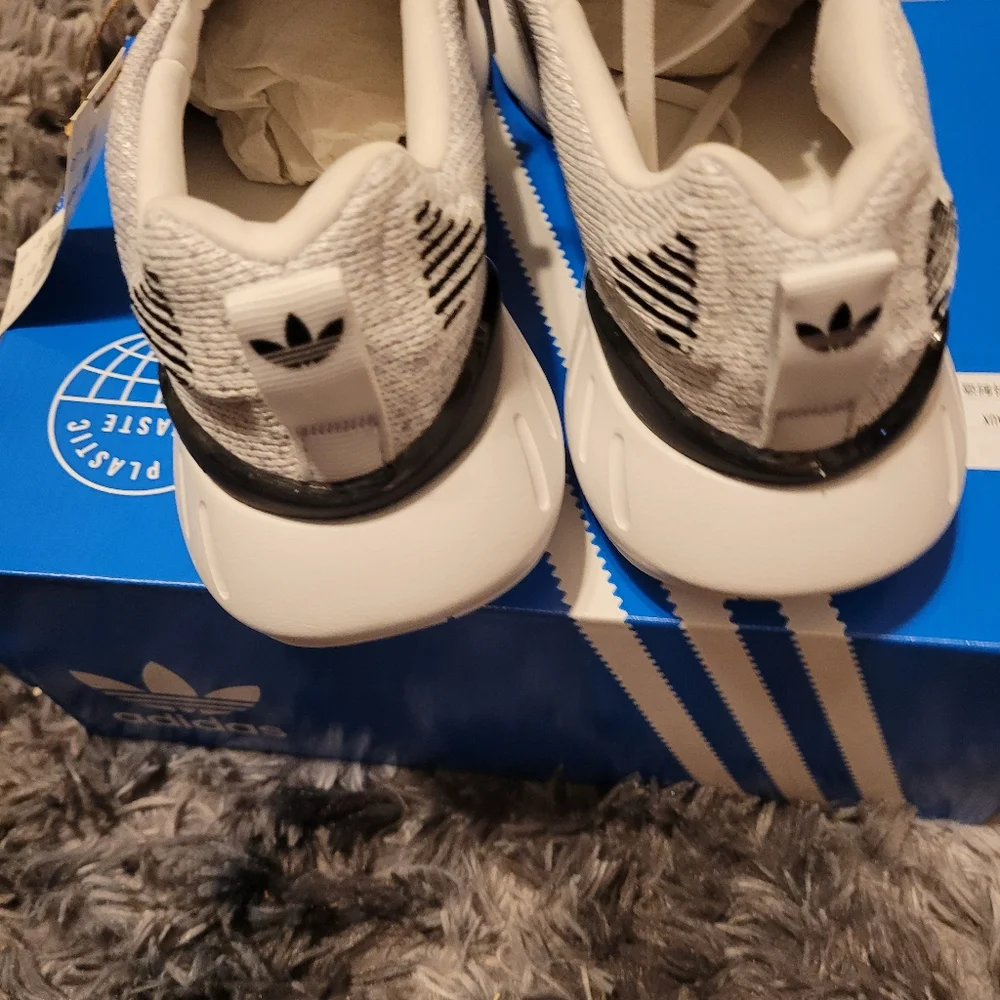 New Adidas swift Run 22w sneakers size 8 - Picture 3 of 7